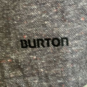 Men’s XL Burton snowboarding jacket hardly worn. Free shipping.